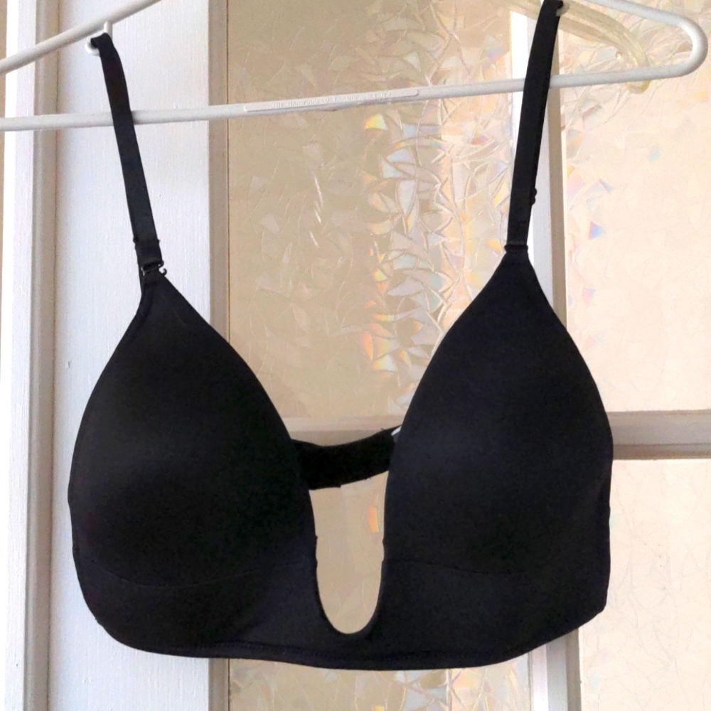 Low plunge bra